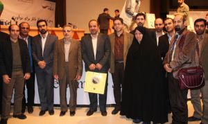 دریافت تندیس و لوح دومین جشنواره نوآوری دانشگاه علوم پزشکی تهران ۱۳۹۱: عکس شماره 8 / 10